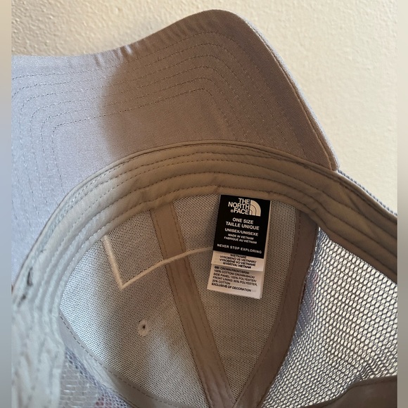 The North Face Hat - Picture 3 of 3